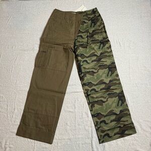 CHOOSY Women’s Two-Tone‎ Olive and Camouflage Cargo Pants, Size 2, NWT